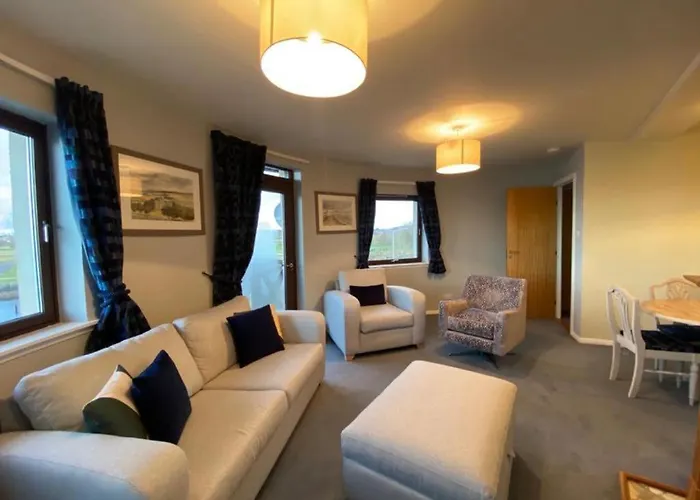 Harbour And River View, Beach 50M From Doorstep & Free Parking