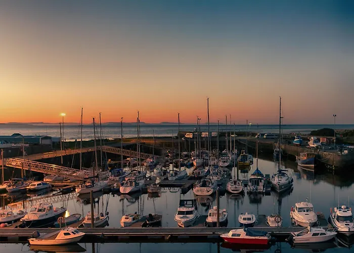 Harbour And River View, Beach 50M From Doorstep & Free Parking