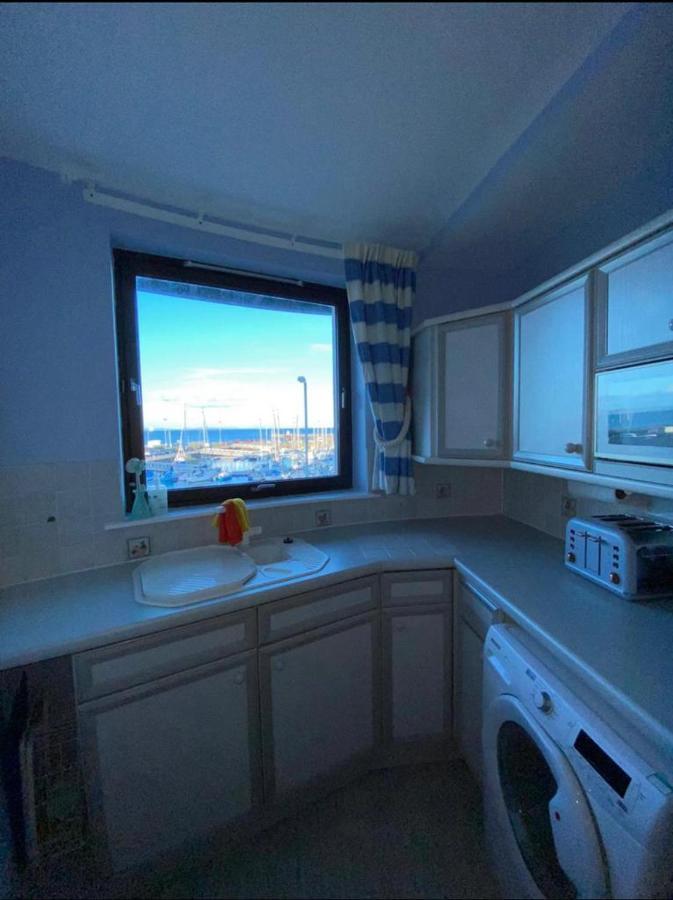 Harbour And River View, 50m From Doorstep & Free Parking Apartment