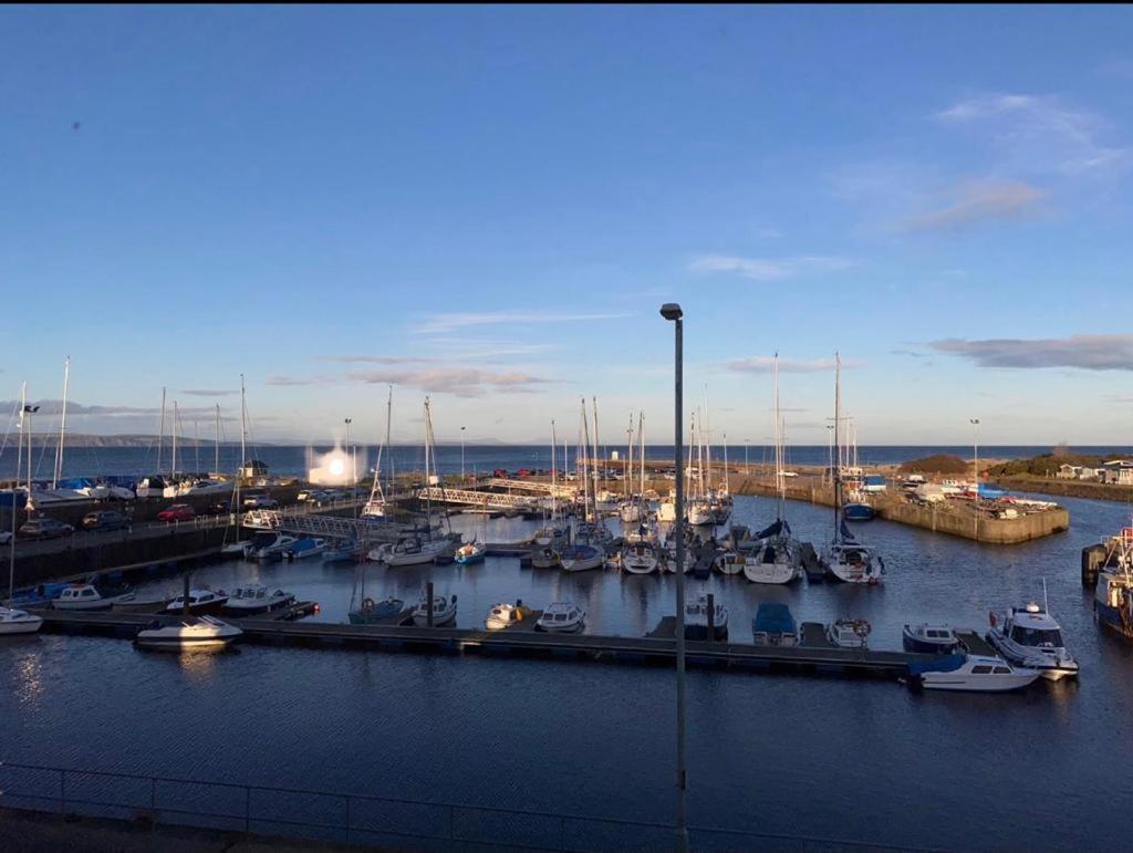 Harbour And River View, 50m From Doorstep & Free Parking Apartment Nairn