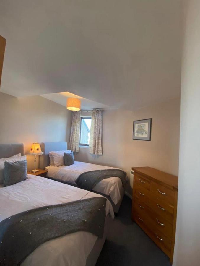 Harbour And River View, 50m From Doorstep & Free Parking
