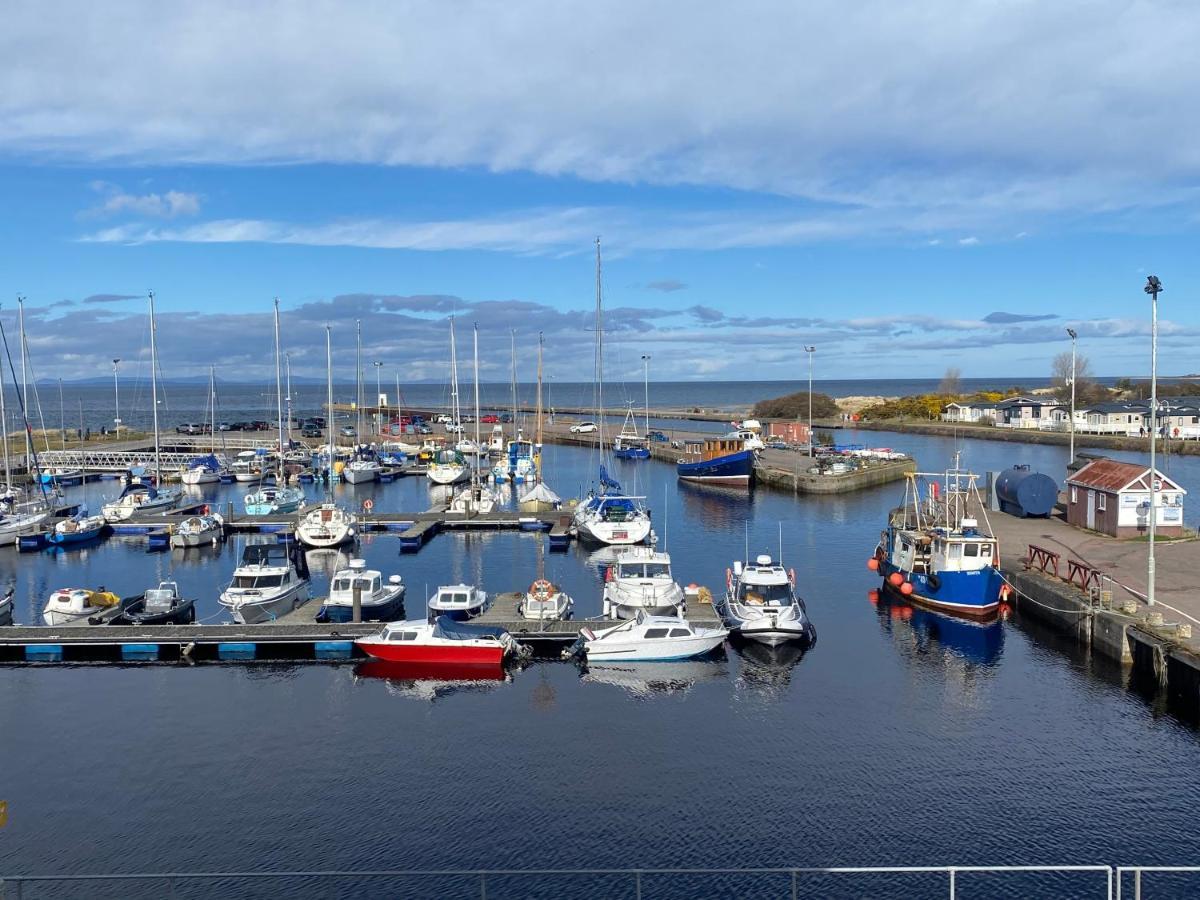 Harbour And River View, 50m From Doorstep & Free Parking